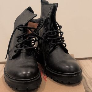 NEW Frye Black Leather Women's Lace-Up Combat Boots Size 7